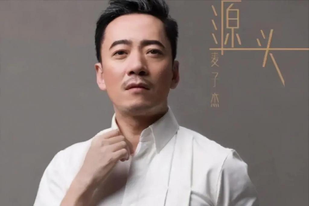 领奖前夜父母惨遭杀害，含泪退出乐坛后，如今的他怎样了