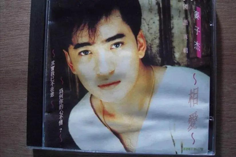 领奖前夜父母惨遭杀害，含泪退出乐坛后，如今的他怎样了