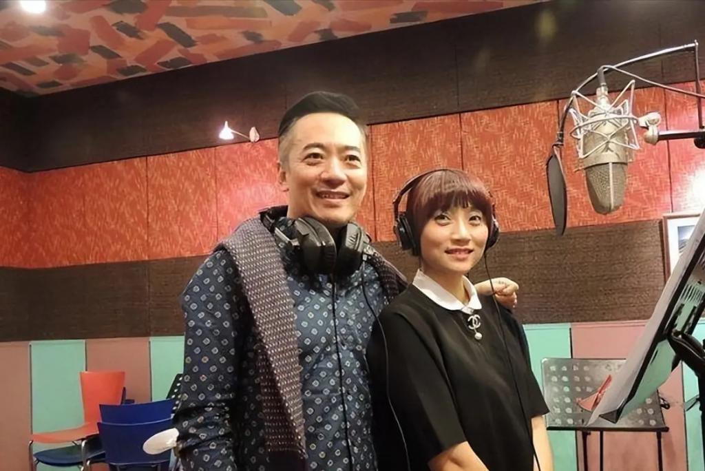 领奖前夜父母惨遭杀害，含泪退出乐坛后，如今的他怎样了