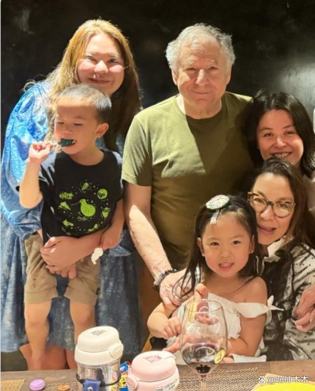 杨紫琼晒婴儿照被指回击继子争产，对方在她婚礼拒绝合影