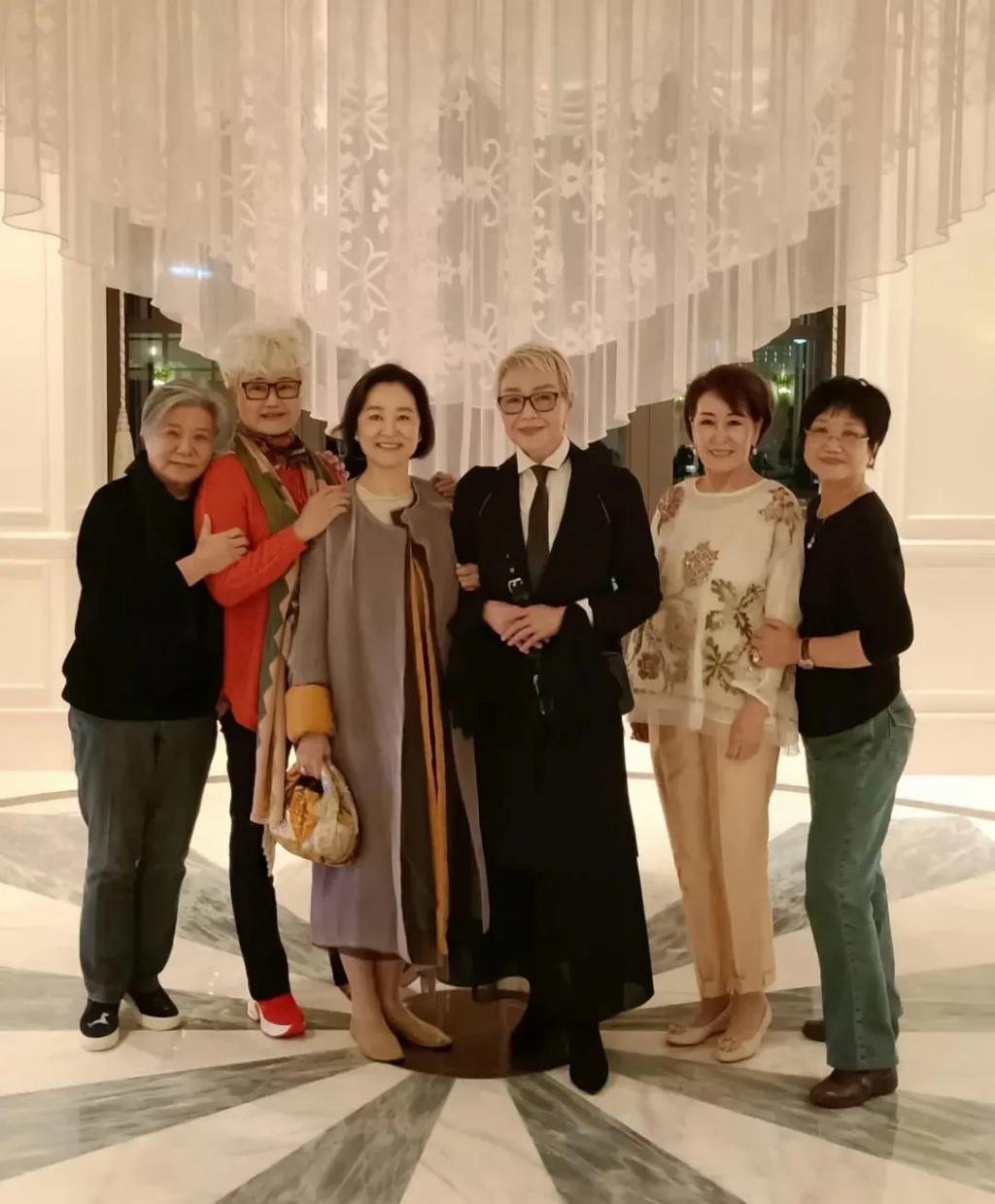 为爱插足虐恋20年后嫁富商，抑郁肥到认不出的她恢复了