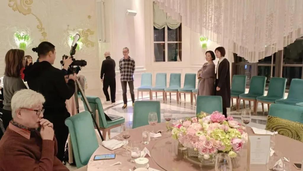 为爱插足虐恋20年后嫁富商，抑郁肥到认不出的她恢复了