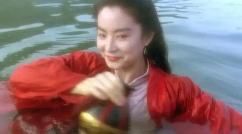 为爱插足虐恋20年后嫁富商，抑郁肥到认不出的她恢复了