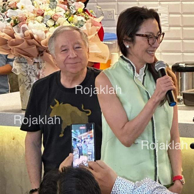 杨紫琼否认当妈，曝光宝宝真实身份，与富豪老公相拥亲吻撒糖