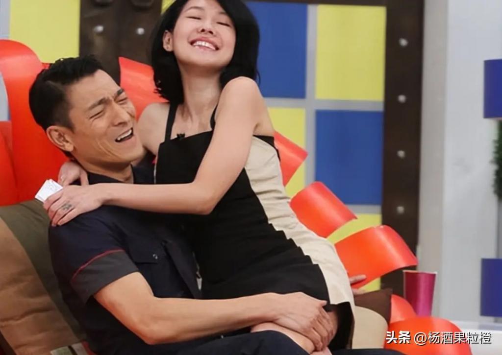 拜托你们有点分寸感，公众人物撩汉、乱认爸爸，太尴尬