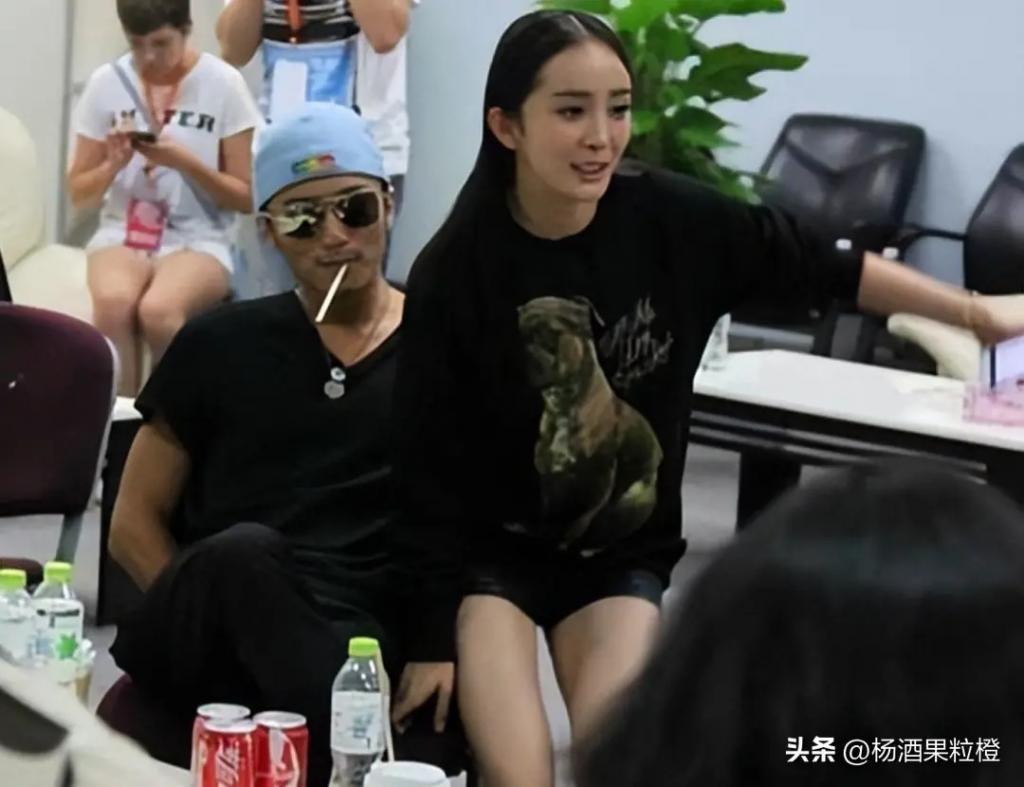 拜托你们有点分寸感，公众人物撩汉、乱认爸爸，太尴尬