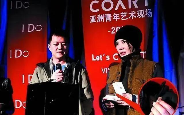 李亚鹏近照显苍老！被曝欠债4000万，马路边上摆摊卖茶？