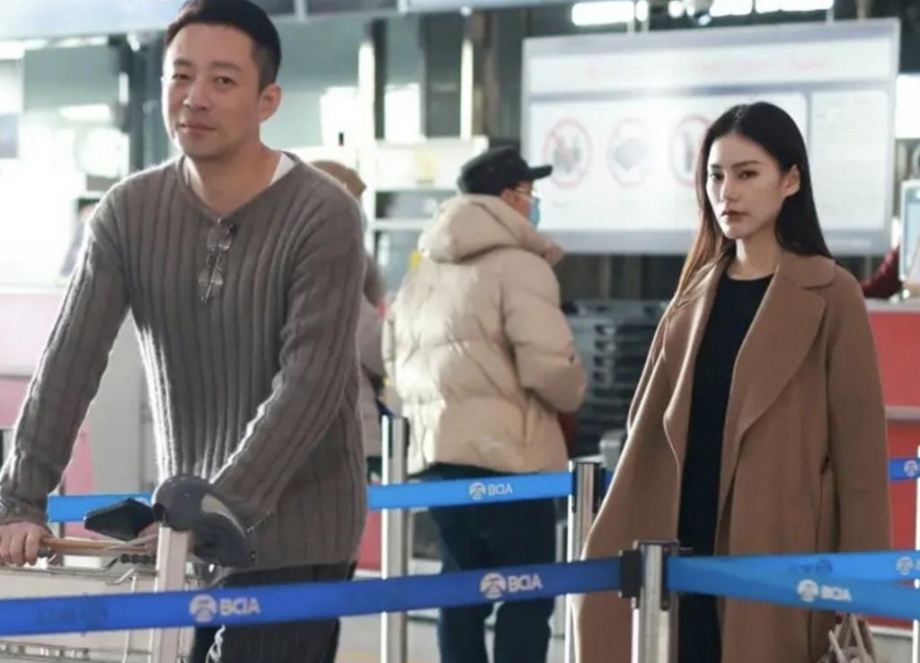 汪小菲女友照片曝光，网红脸微笑唇，网友调侃像大S妈妈