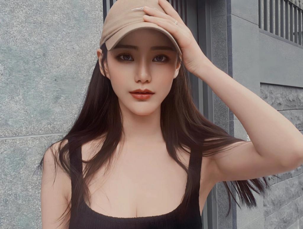 汪小菲女友照片曝光，网红脸微笑唇，网友调侃像大S妈妈