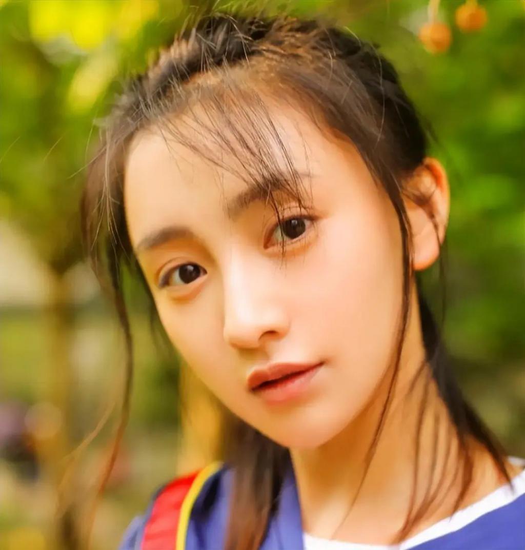 汪小菲女友照片曝光，网红脸微笑唇，网友调侃像大S妈妈