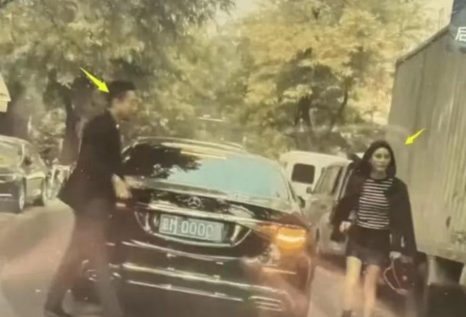 汪小菲女友照片曝光，网红脸微笑唇，网友调侃像大S妈妈