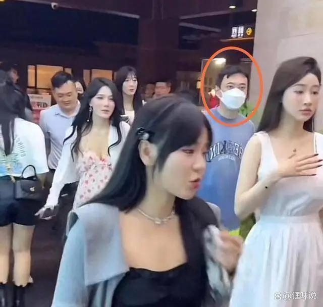 曝王思聪带30个美女现身海南！多位百万级女网红