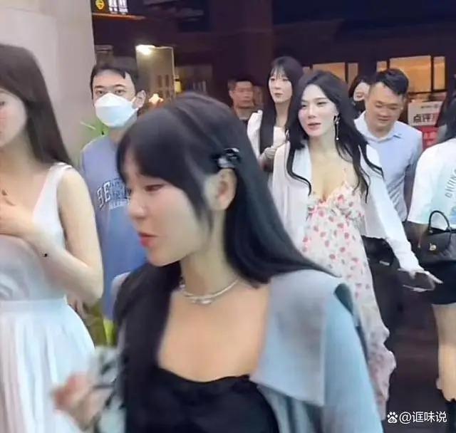 曝王思聪带30个美女现身海南！多位百万级女网红