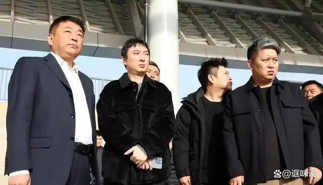 曝王思聪带30个美女现身海南！多位百万级女网红