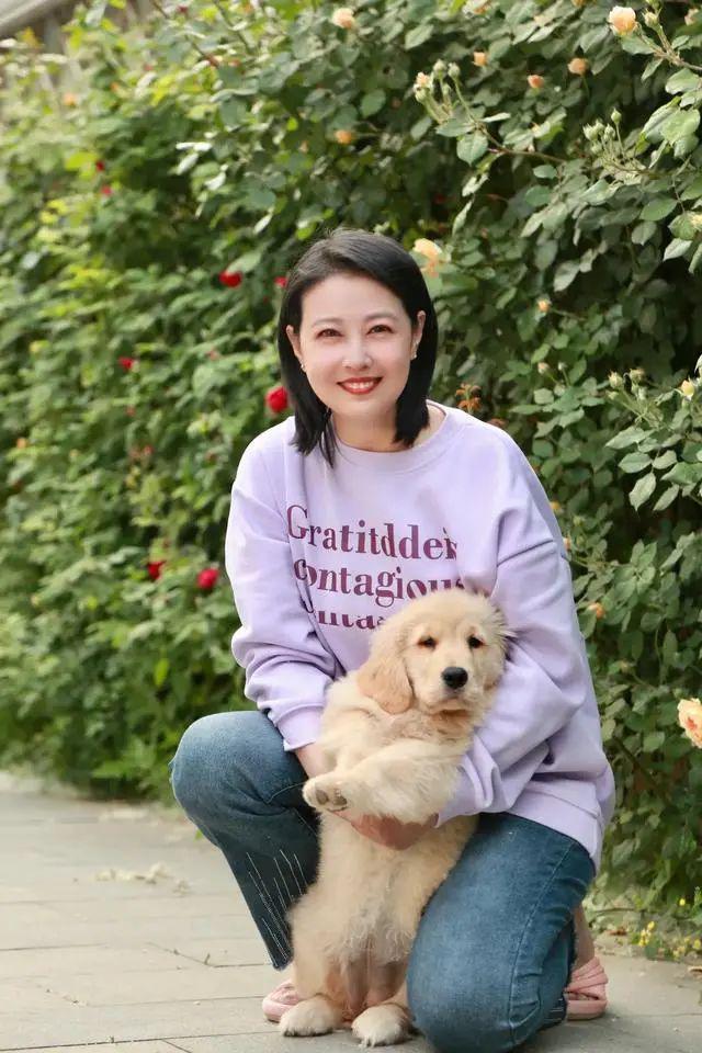 周海媚离世不足1月，家人出售豪宅，看到报价我心情复杂