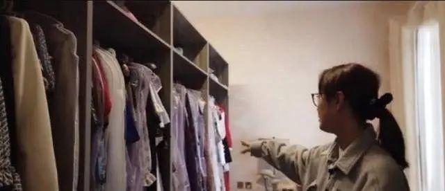 周海媚离世不足1月，家人出售豪宅，看到报价我心情复杂