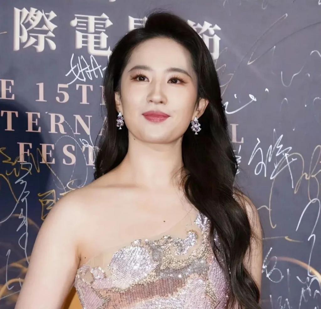 这一夜，女明星们的“真实颜值”，治好了我的容貌焦虑