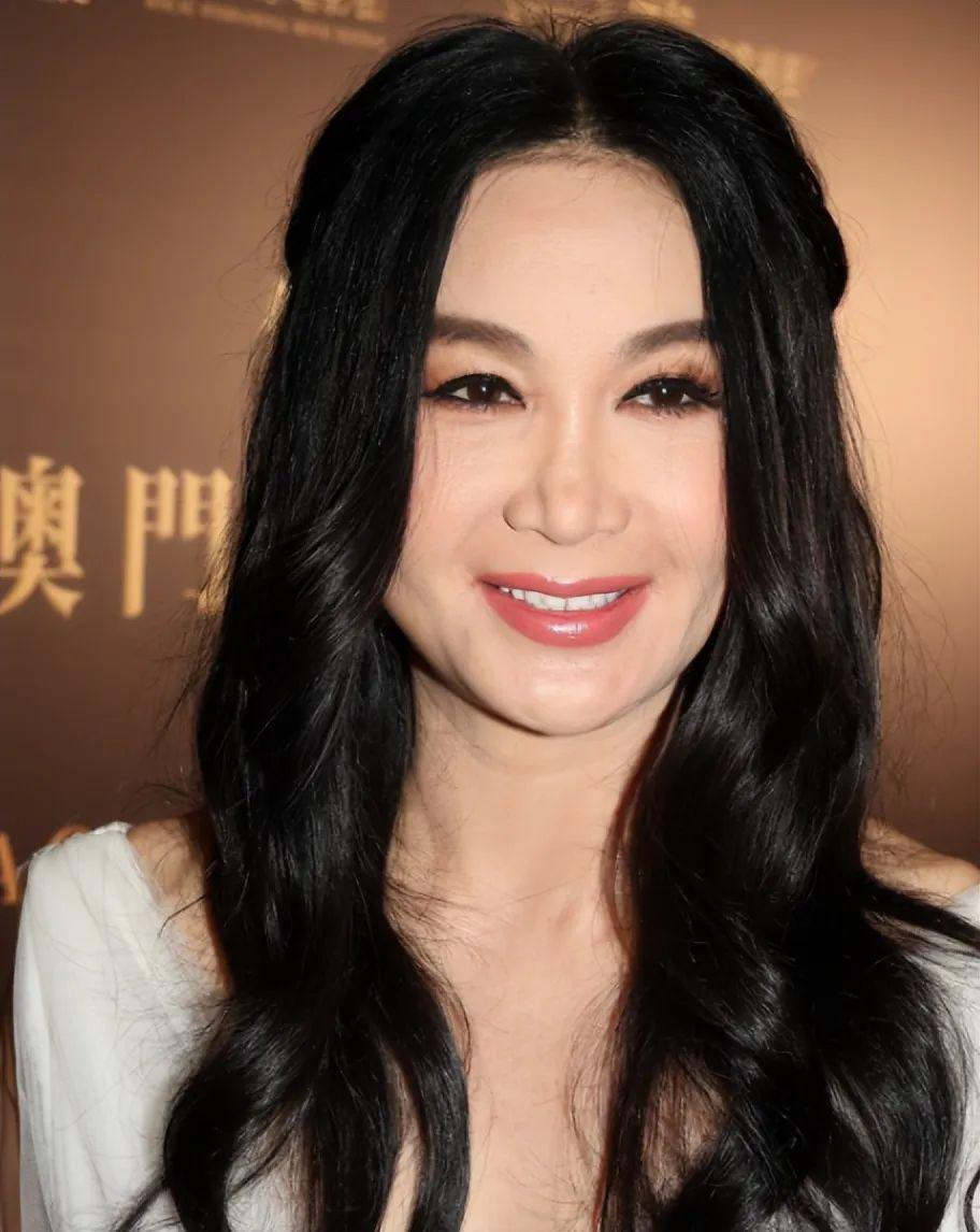 这一夜女星告诉你：干干瘪瘪不叫美，珠圆玉润才更有韵味