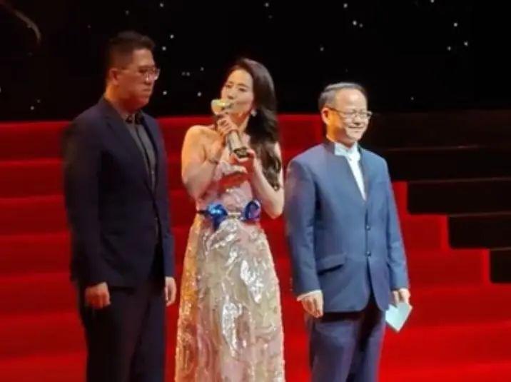 这一夜女星告诉你：干干瘪瘪不叫美，珠圆玉润才更有韵味