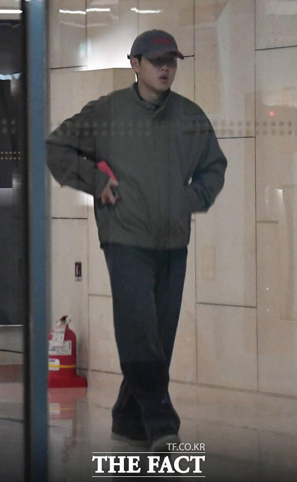 韩流24年第一对情侣诞生？网友嘲两人真般配