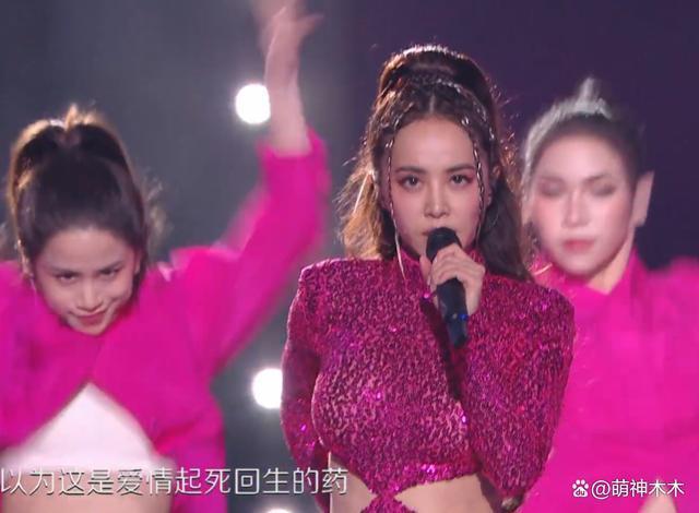 卫视跨年鉴定！江苏全员真唱，湖南假唱最多，腾格尔假唱被嘲