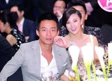 两年换了至少3个女朋友，他可真是一点空窗期都没有啊……