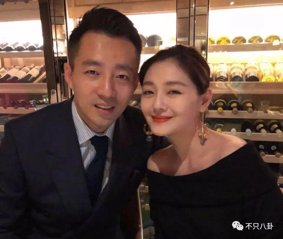 两年换了至少3个女朋友，他可真是一点空窗期都没有啊……