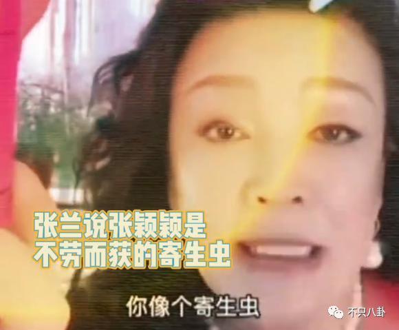 两年换了至少3个女朋友，他可真是一点空窗期都没有啊……