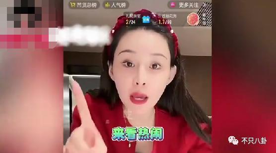 两年换了至少3个女朋友，他可真是一点空窗期都没有啊……