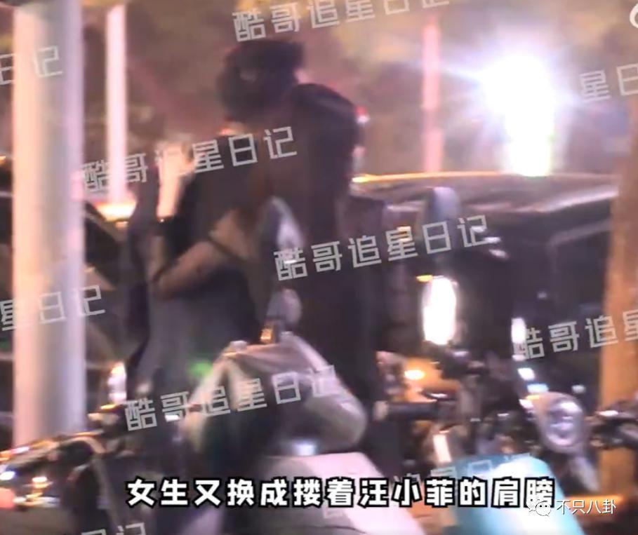 两年换了至少3个女朋友，他可真是一点空窗期都没有啊……