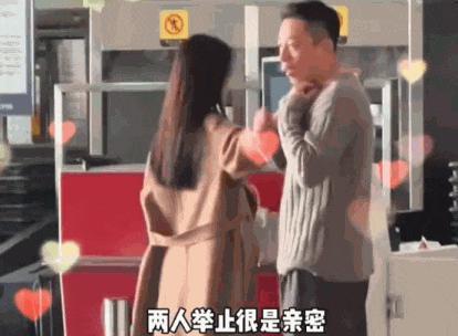 两年换了至少3个女朋友，他可真是一点空窗期都没有啊……