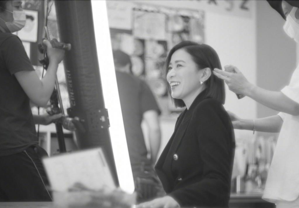 佘诗曼亲自揭秘港女不老传说，一天吃六顿，早晚一片面膜