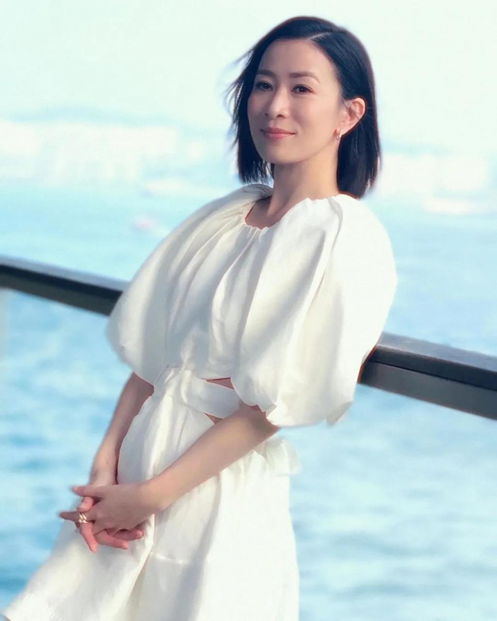 佘诗曼亲自揭秘港女不老传说，一天吃六顿，早晚一片面膜