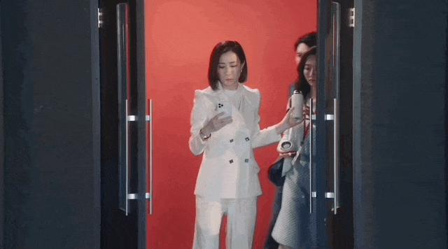 佘诗曼亲自揭秘港女不老传说，一天吃六顿，早晚一片面膜