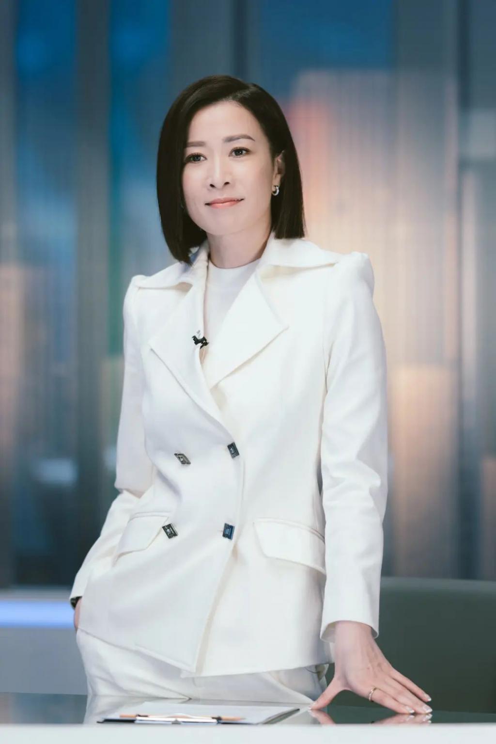 佘诗曼亲自揭秘港女不老传说，一天吃六顿，早晚一片面膜