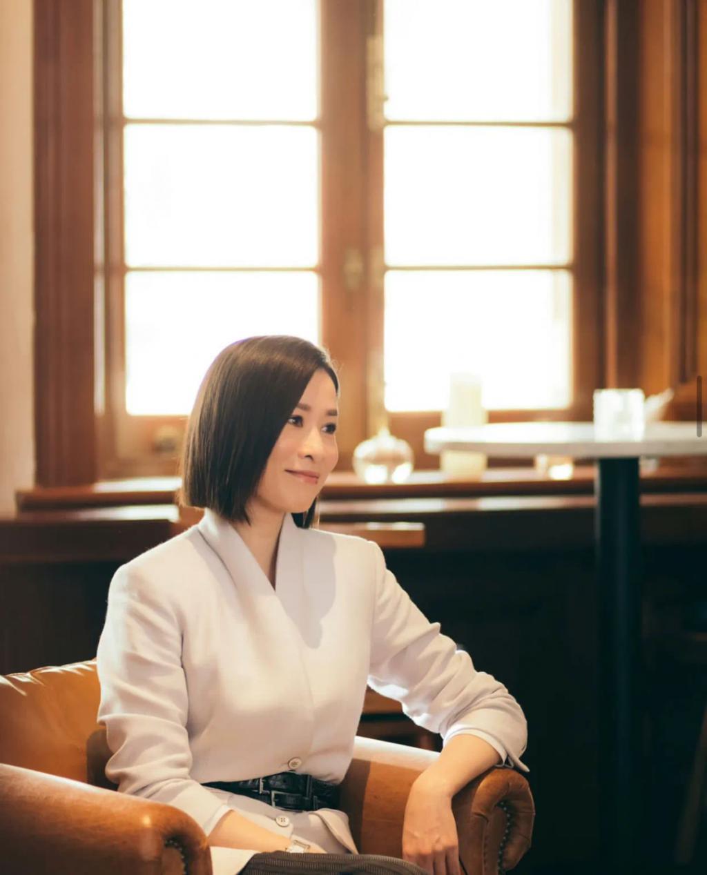 佘诗曼亲自揭秘港女不老传说，一天吃六顿，早晚一片面膜