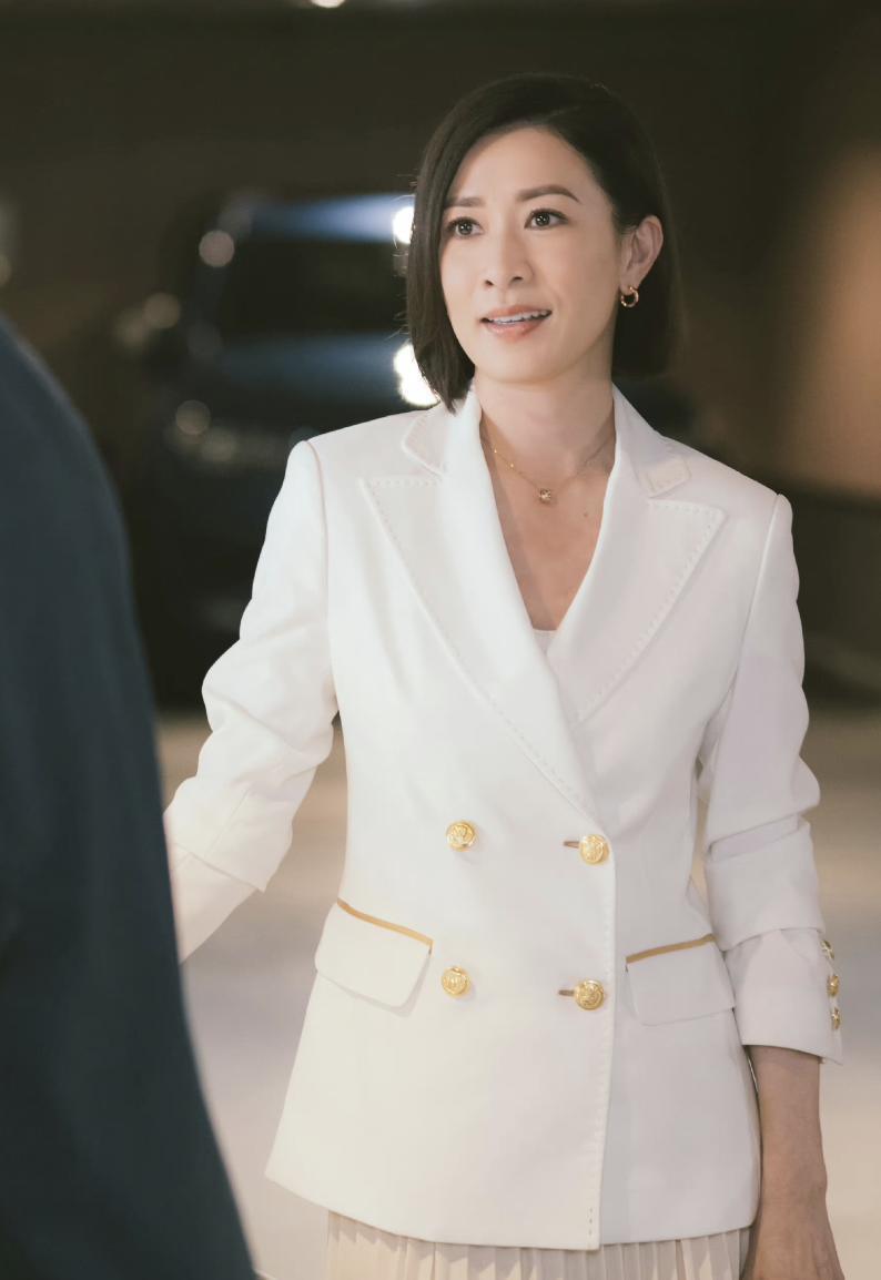 佘诗曼亲自揭秘港女不老传说，一天吃六顿，早晚一片面膜