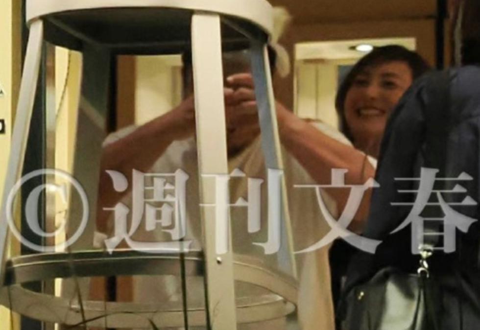 玉女天后玩出轨？这是在发什么疯