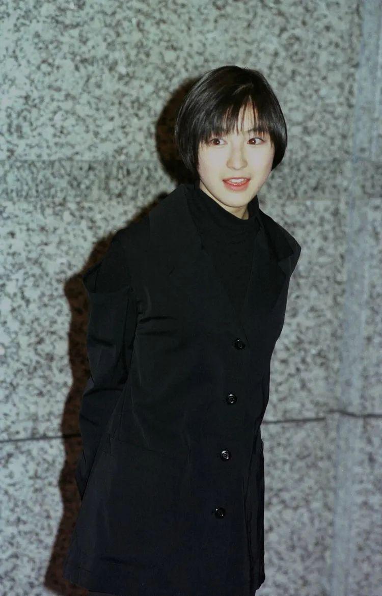 玉女天后玩出轨？这是在发什么疯