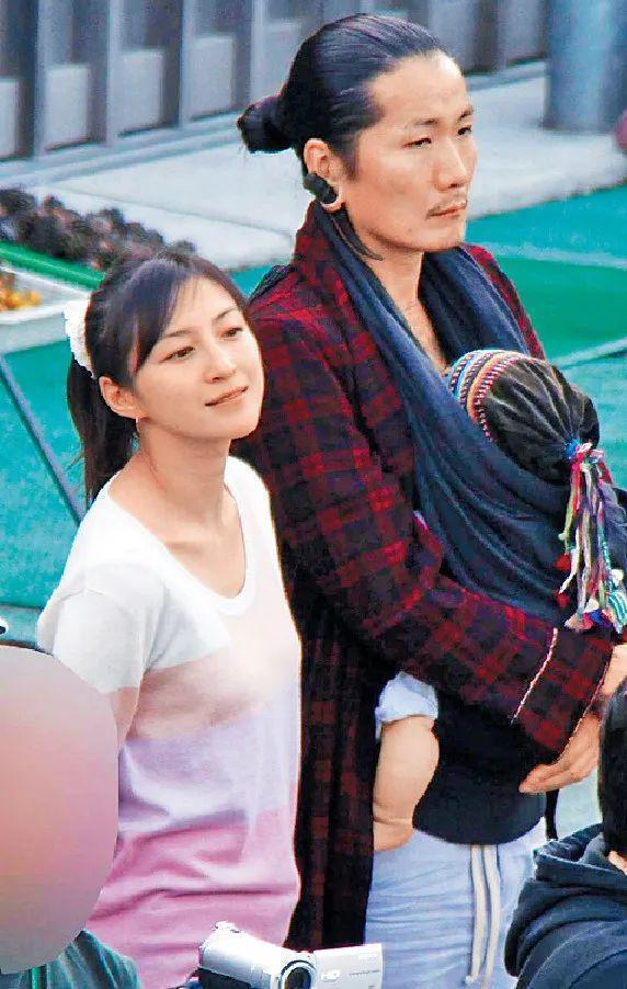 玉女天后玩出轨？这是在发什么疯