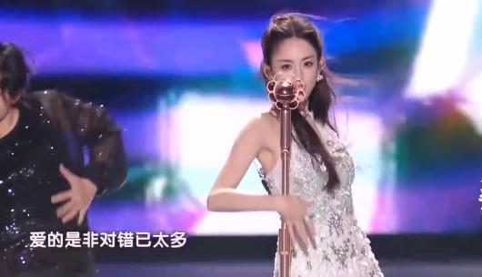 老师今年的跨年晚会好像有点颠了！