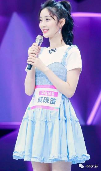 又有新男友了？她也是个恋爱脑？