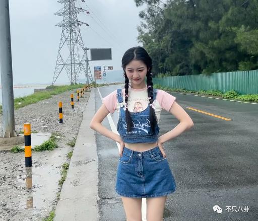 又有新男友了？她也是个恋爱脑？