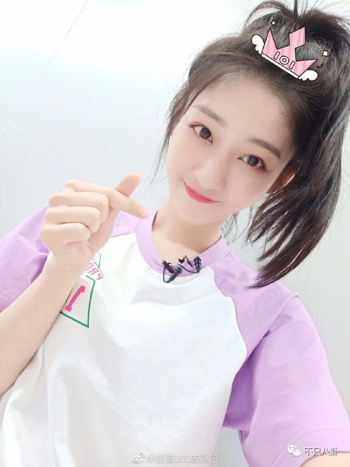 又有新男友了？她也是个恋爱脑？