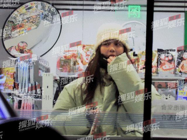 又有新男友了？她也是个恋爱脑？