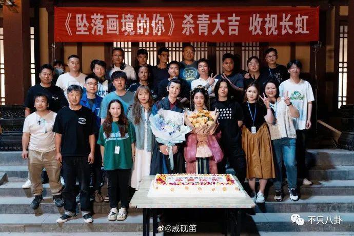 又有新男友了？她也是个恋爱脑？