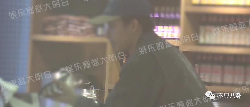 又有新男友了？她也是个恋爱脑？