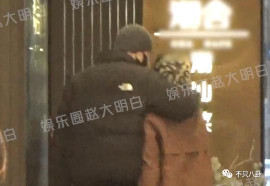 又有新男友了？她也是个恋爱脑？