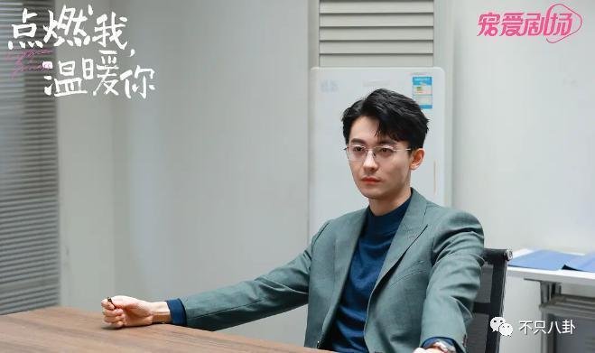 又有新男友了？她也是个恋爱脑？