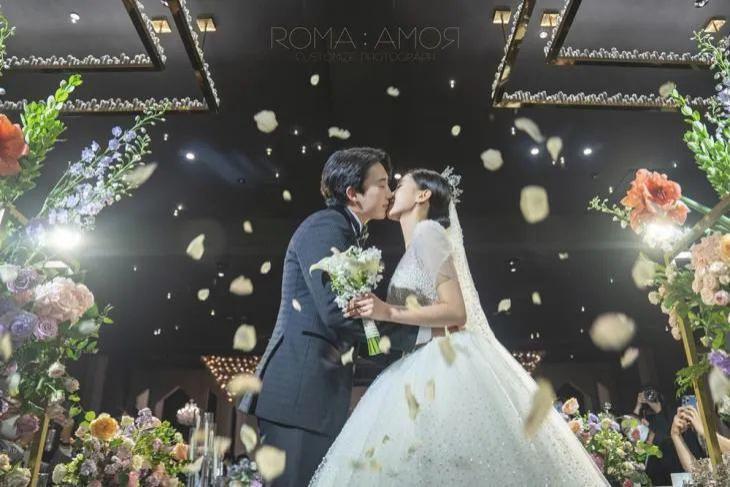 恭喜这对爱豆夫妇结婚一年喜得贵子！